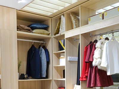 現(xiàn)代風(fēng)格衣帽間